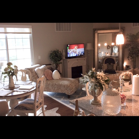 MEET YOUR POSHER - Picture 3 of 3